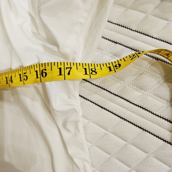 Size 42 Anne Fontaine white ruffled sleeve blouse. - Picture 11 of 13